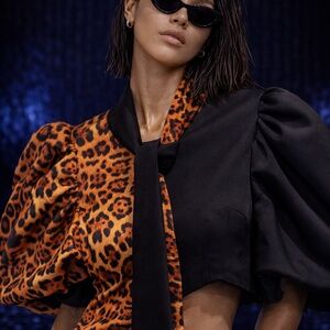 Scuba Leo Balloon Sleeve Blouse